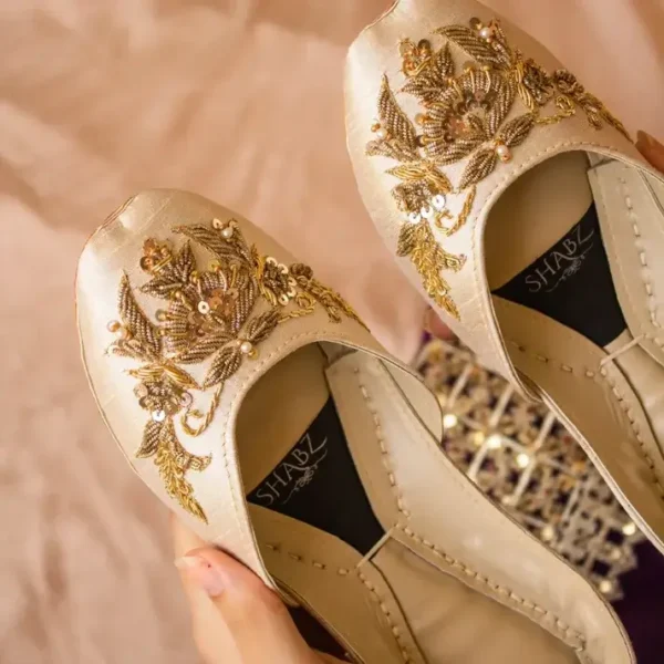 HASEEN Off White Khussa