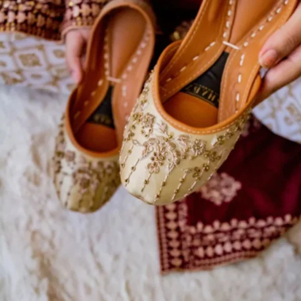 Tamanna Ladies Khussa Gold
